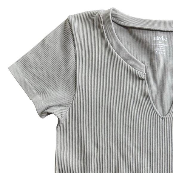 New ELODIE Sage Green Short Sleeve Notch V-Neck Ribbed Stretch Knit Top Sz M / L - Picture 3 of 8